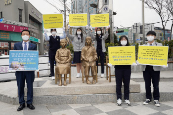 "램지어씨, 100년 전 일본제국 대학 교수인가요?"