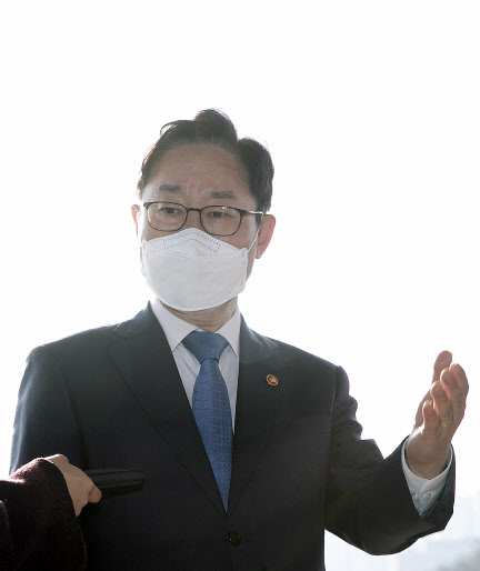 법무부 "檢 수사·기소 분리 바람직…검사, 준사법기관 신분보장 돼야"