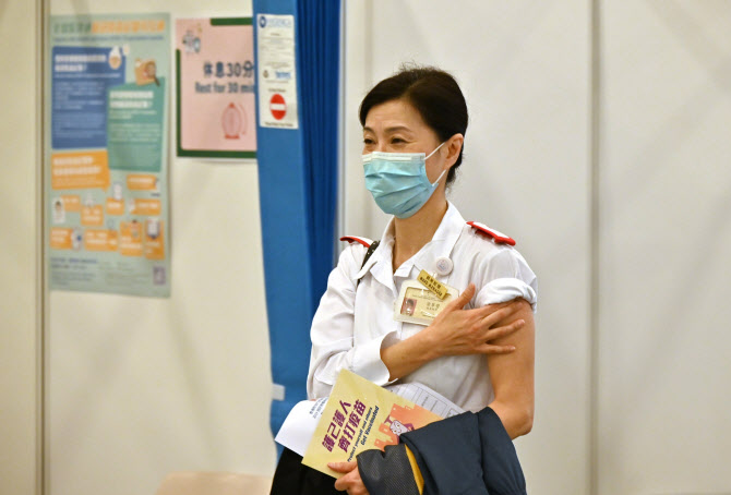 홍콩 매체들 "中 시노백 백신 접종 후 세번째 사망자 발생"