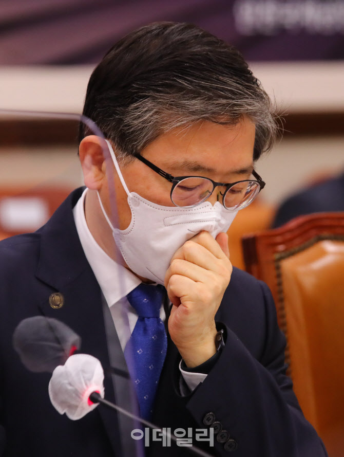 [포토]변창흠, '내부규정 총동원해 부당이득 환수 방안 모색'