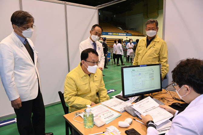 조청식 수원시 부시장 “예방접종센터 운영에 적극 지원할 것”