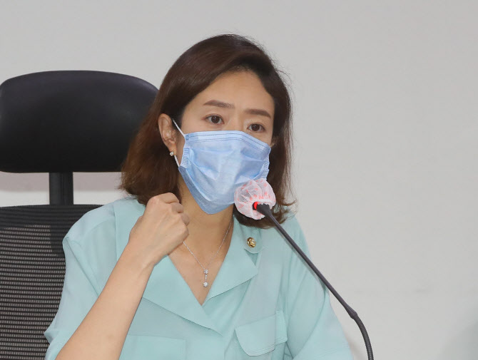 '고민정 공보물 허위게재' 혐의…서울시의원 벌금형 구형