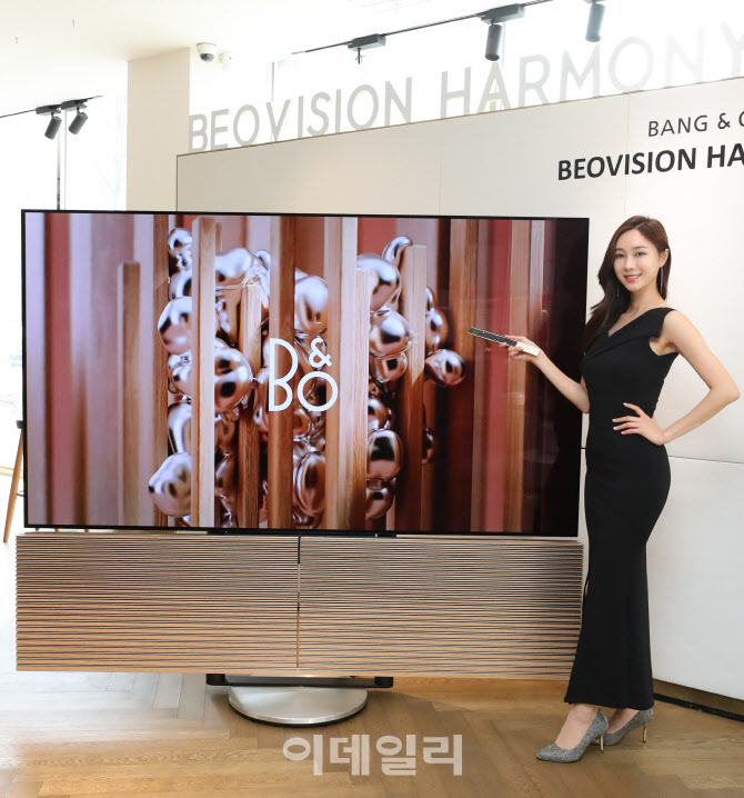 [포토]궁극의 시청각 경험 선사하는 뱅앤올룹슨 8K OLED TV '베오비전 하모니 88형'