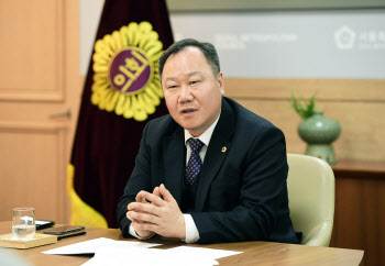 [만났습니다]②32년만에 '제2의 지방자치시대' 개막…"입법 기능 더 강화해야"