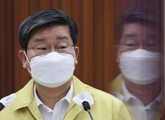 중대본 “오늘 확진자 400명대 후반… 수도권이 전체의 75%”