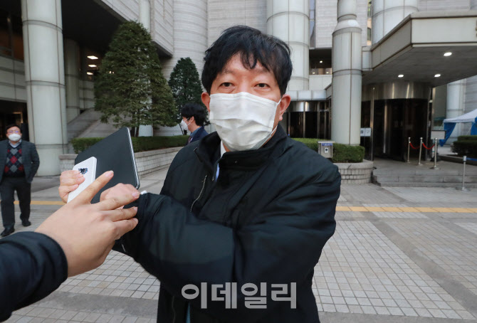 [포토]사진기자에게 화내는 이재웅 전 대표
