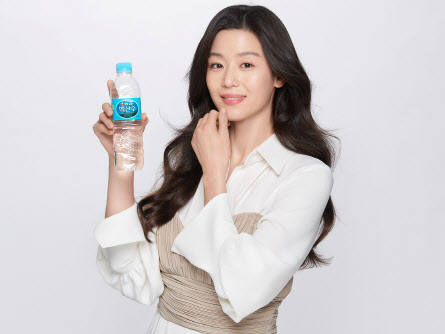 “하루 2ℓ 마셔요” 농심, 전지현과 ‘바른 물습관 캠페인’ 전개