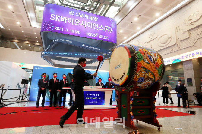 [포토]SK바이오사이언스 신규상장 축하하는 안재용 대표이사'