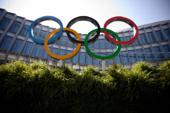 이번엔 여성 외모 비하…도쿄올림픽 개·폐막식 총감독 사퇴