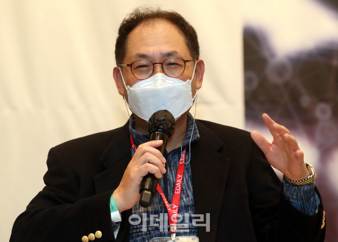[포토]IBFC에서 토론하는 김병덕 한국금융연구원 선임연구위원