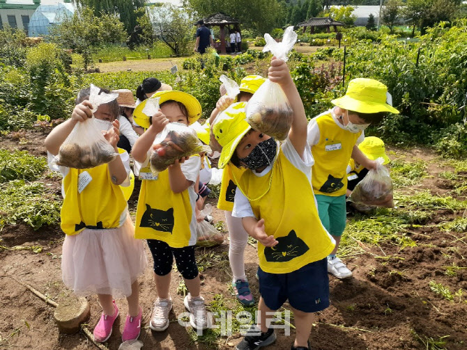 "꼬마농부 모여라"…친환경 텃밭농장 참여자 모집