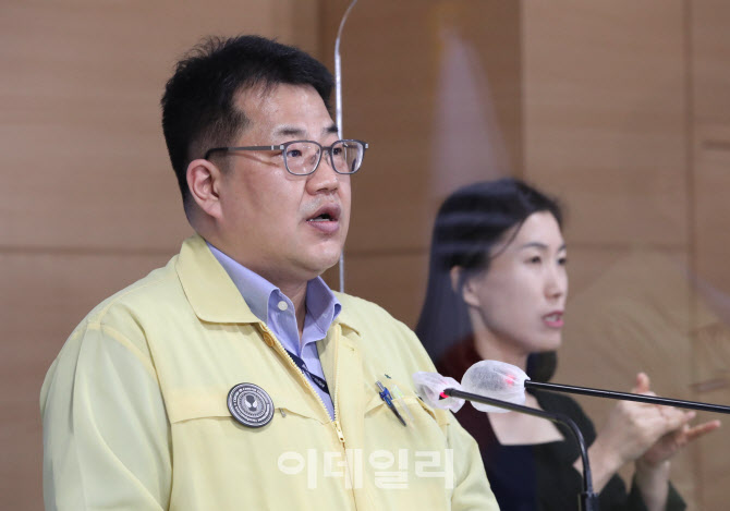 방역당국 "목욕장 격주 단위 검사 지역, 진주·거제"