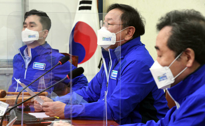 김태년 “투기근절 5법 ’속도‘…부동산거래법 서둘러야”