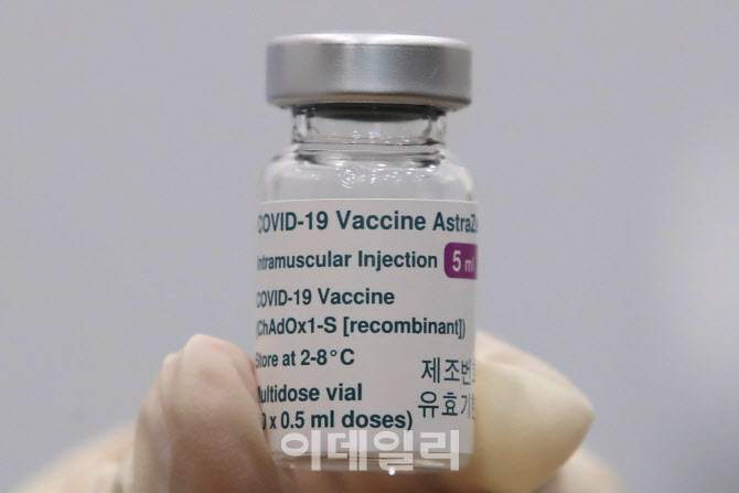 [속보]코로나19 백신과 이상반응 첫 인과성 인정…'아나필락시스·혈압저하' 각 1건