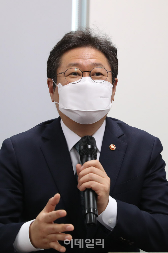 [포토]황희 문체부 장관, 게임산업계 현장 간담회