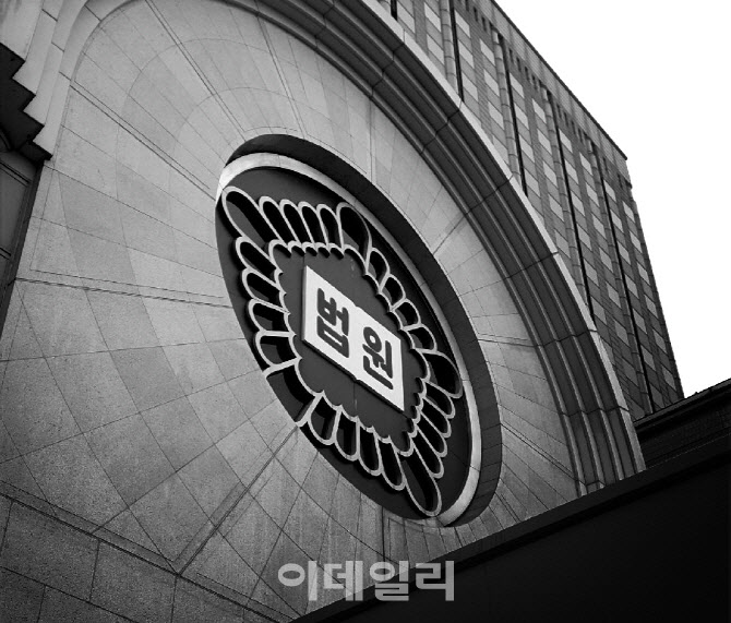 "비공개 촬영회 오면 모델과 개인적 시간"…50대男 벌금형
