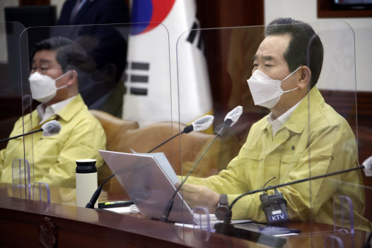 정 총리 “화이자 백신 첫 50만회분 도착…75세 이상 접종 사용”