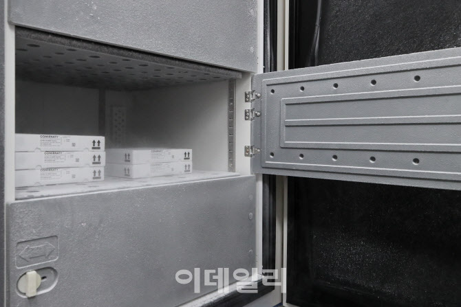 [포토]냉동고에 보관된 화이자 백신