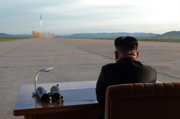 ‘文·바이든’ 뒤통수 친 北…“중국 등에 업고 한미 탐색전”
