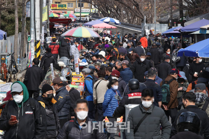 거리두기, 현 단계 유지 전망…피로도, 자영업 생계 문제 불거질 듯(종합)