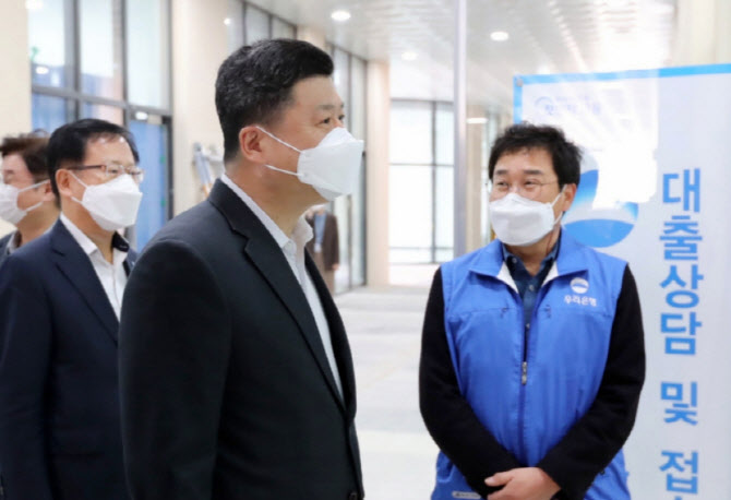 권광석 우리은행장 연임 첫 행보는 현장경영