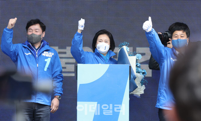 [포토]재보궐선거 D-10, '지지 호소하는 박영선 서울시장 후보'