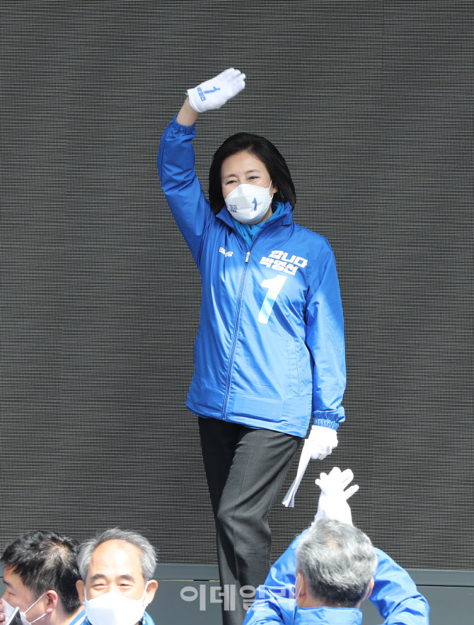 [포토]박영선, '손 흔들며 인사'