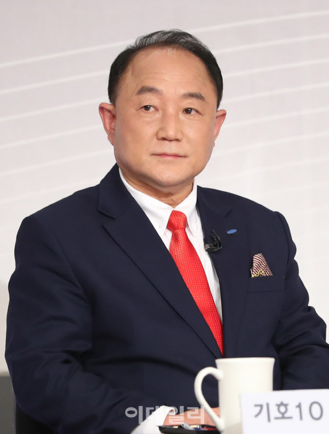 [포토]'방송 토론회 참석한 배영규 후보'