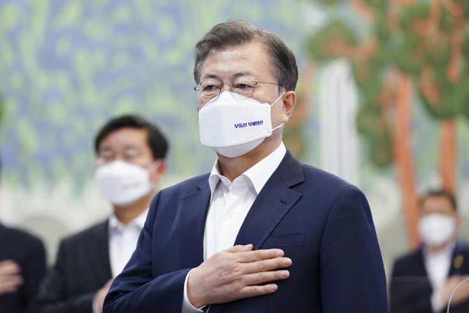 文대통령 “부동산 불패 신화 무너뜨리는 것이 출발”