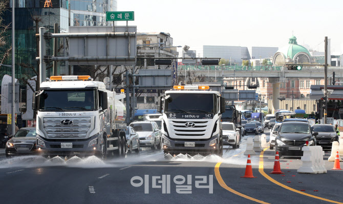[포토]'도로위 미세먼지를 잡아라'