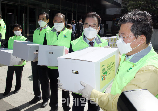 [포토] 농협, 농산물 꾸러미 나눔운동