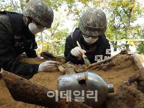 DMZ 화살머리고지 유해발굴 재개…백마고지 일대로 확대