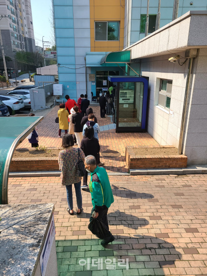 2번째 '코로나 선거', 까다로운 절차에도 이젠 능숙