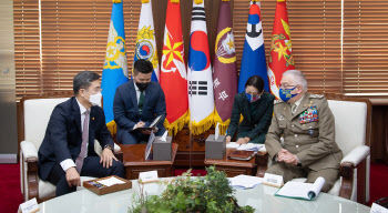 서욱 국방, EU군사위원장 접견…"인도태평양 전략 공조 협의"