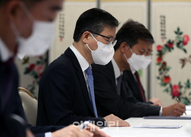 [포토]'부동산시장 점검 관계장관회의' 참석한 변창흠 장관