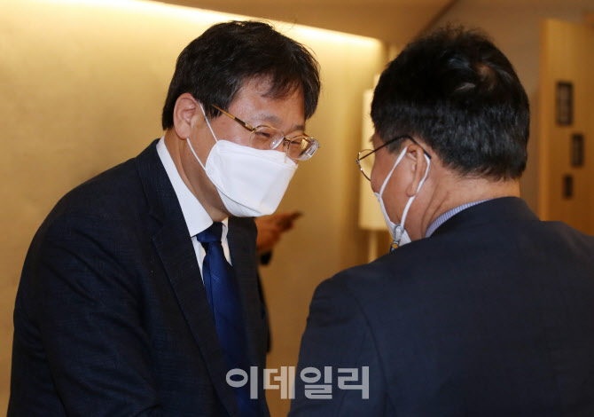 [포토]'부동산시장 점검 관계장관회의' 참석한 안일환 경제수석