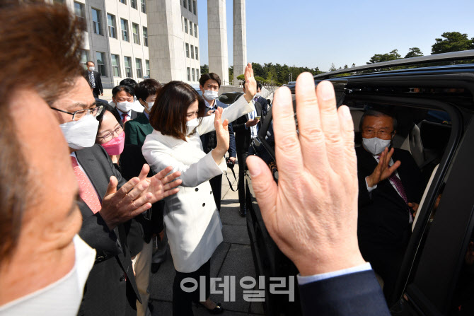 [포토]'국회 떠나는 김종인 비대위원장'