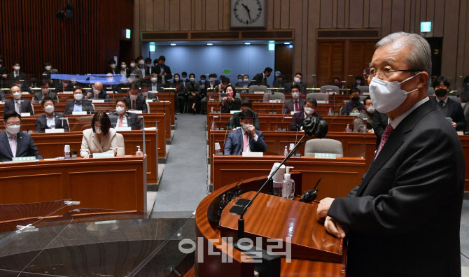 [포토]김종인, '비대위 성공적...국민의힘, 어떤 모습 가져야 하는지 알 것'