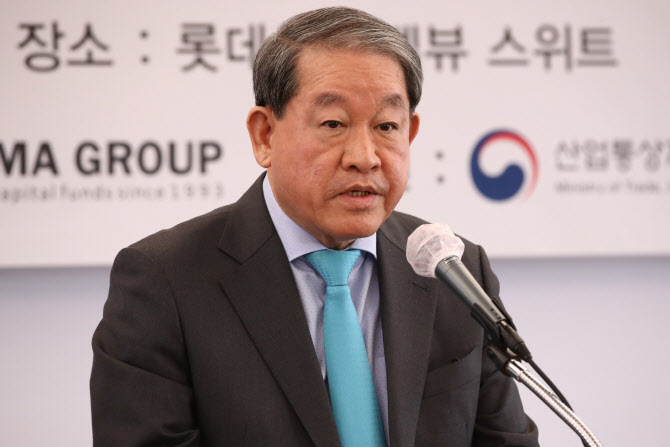 강호갑 중견련 회장, 靑 이호승 만나 "금융애로 개선" 호소