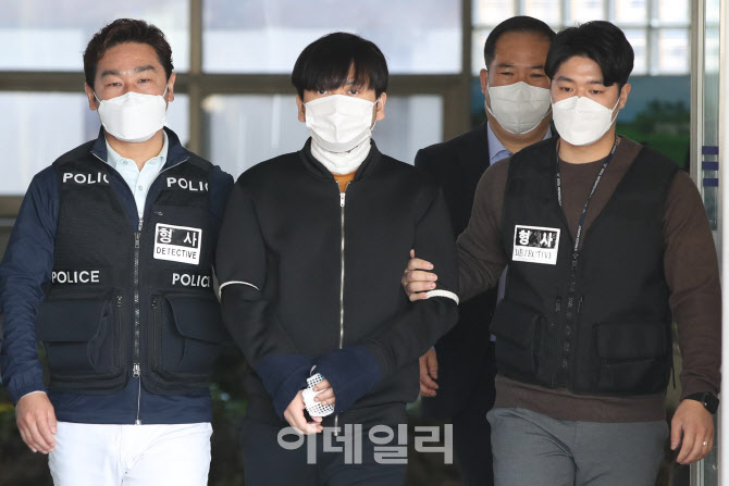 [포토]검찰로 송치되는 '노원구 세 모녀 살인 혐의' 김태현