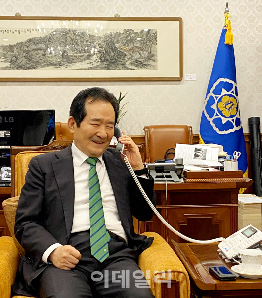 대선출마 앞둔 정 총리 “낡은 이념 투쟁 끝내야”