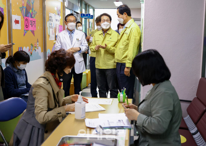 [포토]서대문 보건소 방문한 조희연 서울시 교육감