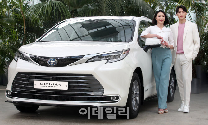 [포토]미니밴 연비가 ℓ당 14.5km?… 토요타 '뉴 시에나' 출시