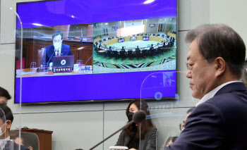 오세훈, 국무회의 첫 참석…자가진단키트 도입·공시가 인하 요구