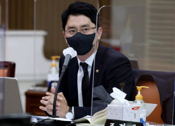 김병욱 "'가세연'은 사회적 흉기"...이준석 "희한한 사건"