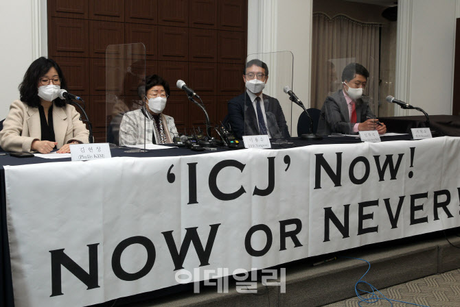 [포토] ICJ 회부 촉구 기자회견하는 이용수 할머니