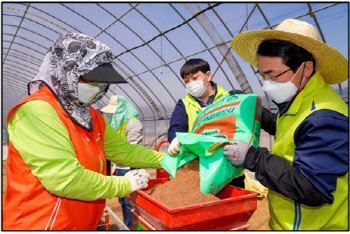 농협금융지주, 영농철 맞아 농촌 일손돕기