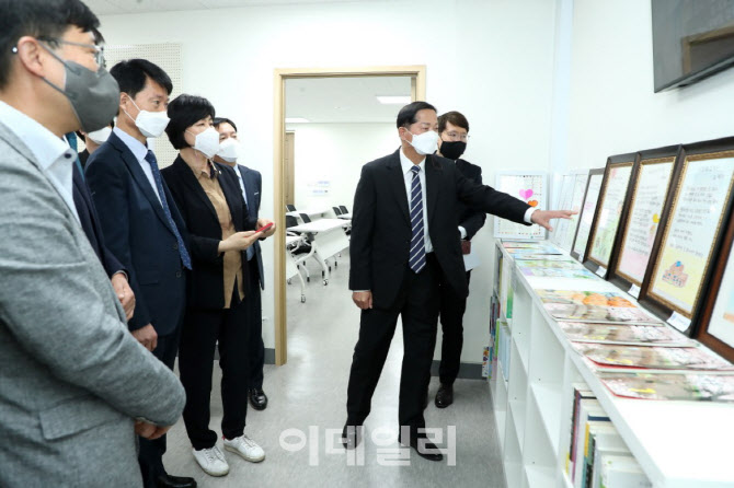 [포토]고양 원흥평생학습센터 개소…이재준 시장 ″학교 개방의 좋은 선례 될 것″