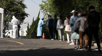 서울 확진자 사흘만에 200명대 넘어…“서울형 거리두기 도입 협의중”