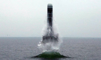 “北, SLBM 시험발사 준비 정황…전략적 기만일 수도”